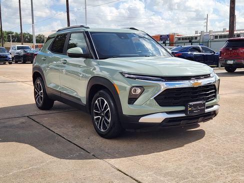 Used 2025 Chevrolet TrailBlazer LT FWD image 4