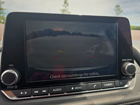 Used 2023 Nissan Rogue SV FWD image 23