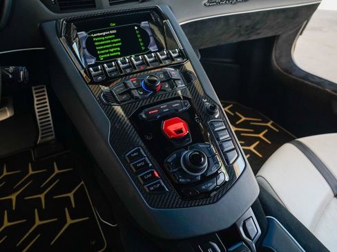 Used 2020 Lamborghini Aventador SVJ image 75