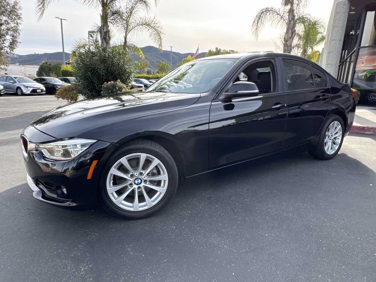 Used 2018 BMW 320i Sedan RWD image 14