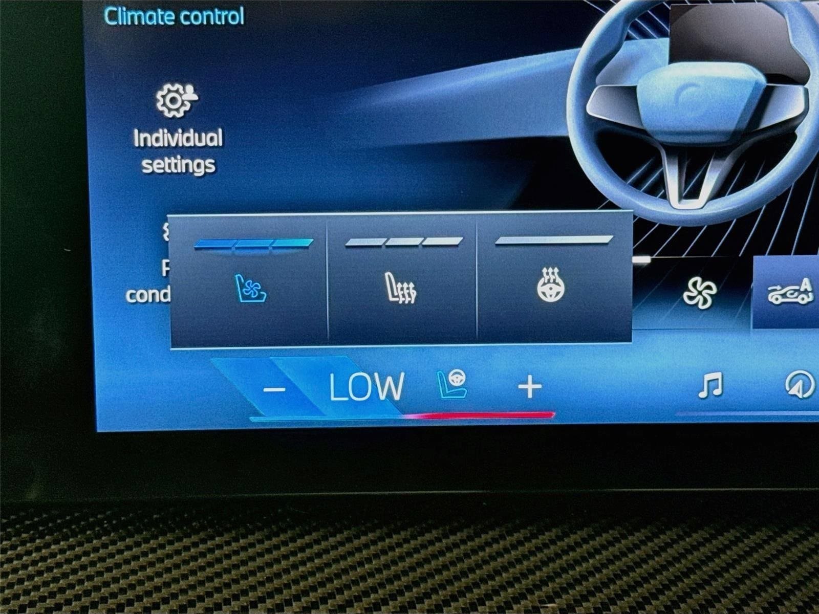 Used 2025 BMW X7 M60i AWD/4WD image 23