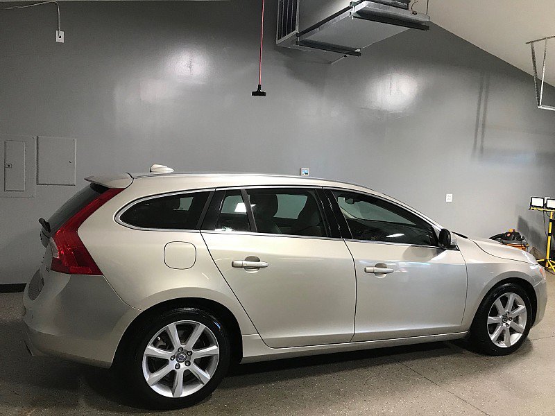 Used 2017 Volvo V60 T5 Platinum FWD image 3
