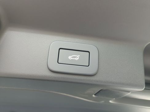 New 2026 Jaguar F-PACE R-Dynamic S image 12