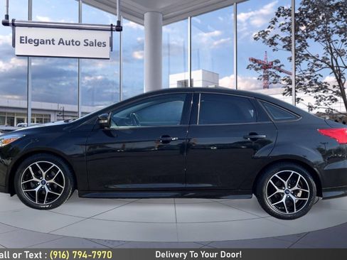 Used 2015 Ford Focus SE w/ SE Sport Package FWD image 8