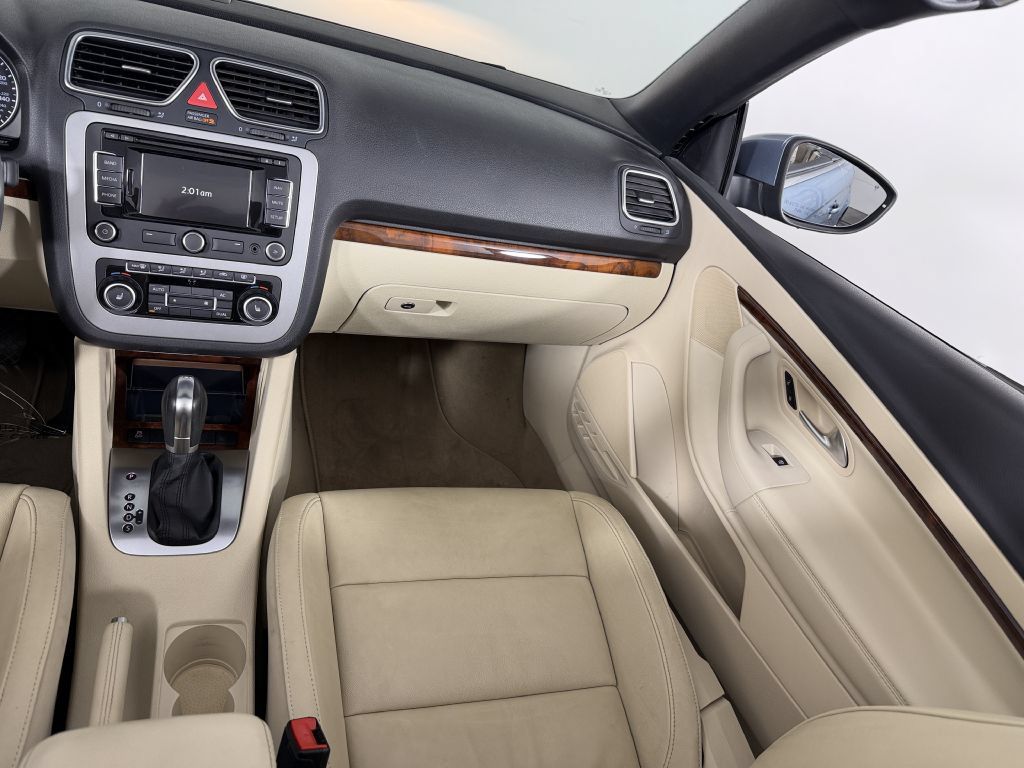 Used 2012 Volkswagen Eos Lux FWD image 28