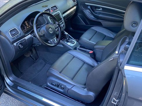 Used 2013 Volkswagen Eos FWD image 11