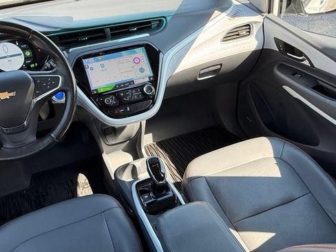 Used 2020 Chevrolet Bolt Premier w/ Infotainment Package FWD image 27