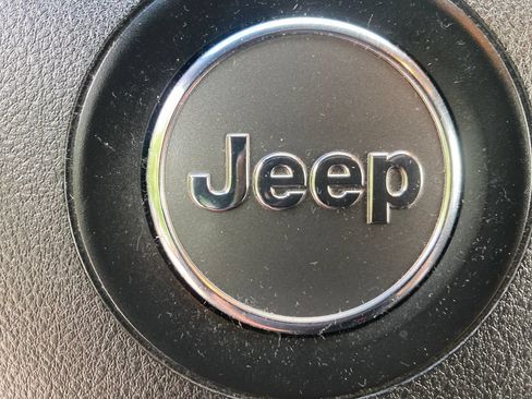 Used 2018 Jeep Grand Cherokee Limited AWD/4WD image 26