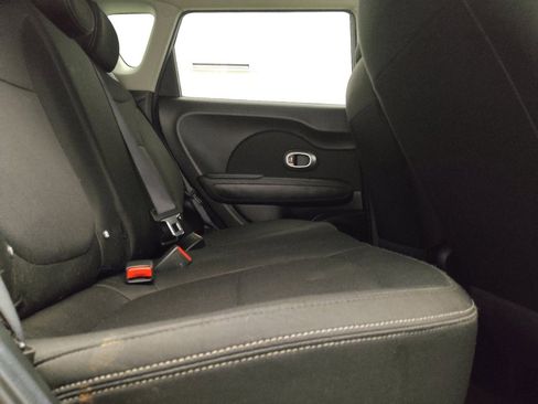 Used 2016 Kia Soul w/ Option Group 020 FWD image 19