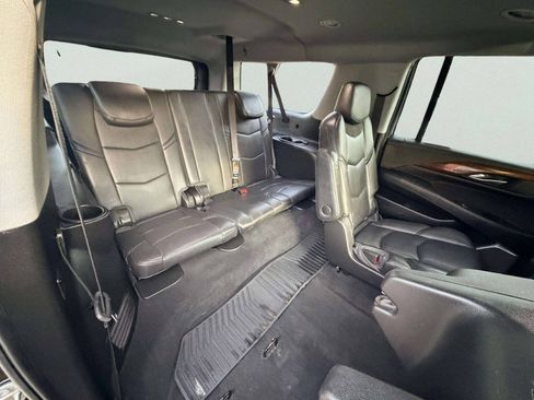 Used 2019 Cadillac Escalade ESV Luxury AWD/4WD image 27