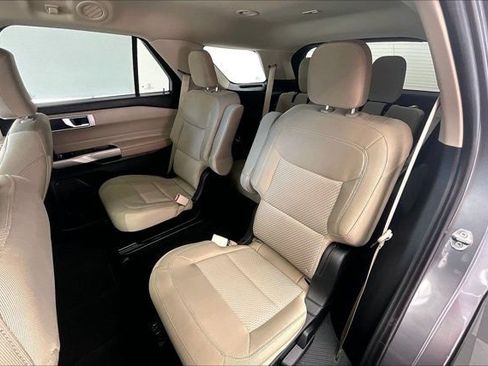 Used 2023 Ford Explorer XLT AWD/4WD image 19