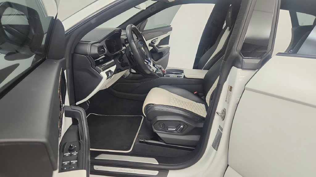 Used 2019 Lamborghini Urus AWD/4WD image 21