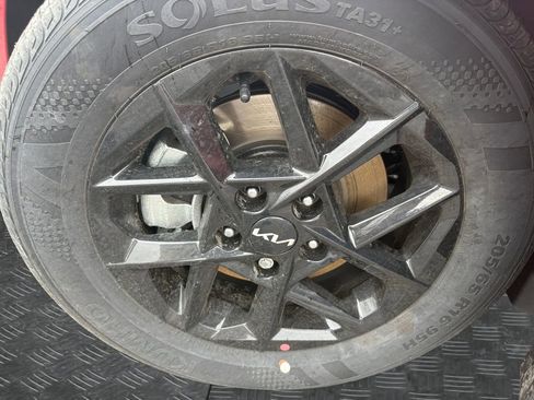 New 2025 Kia K5 LXS FWD image 18