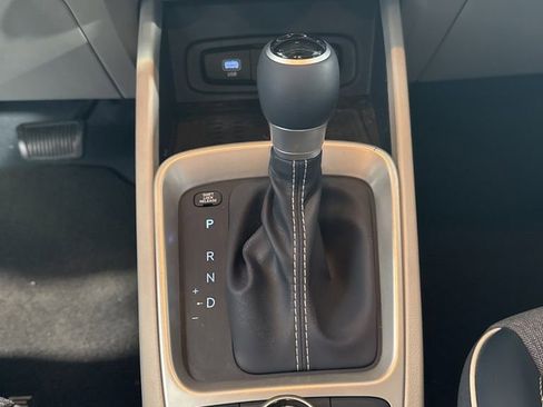 Used 2024 Hyundai Venue Limited FWD image 37