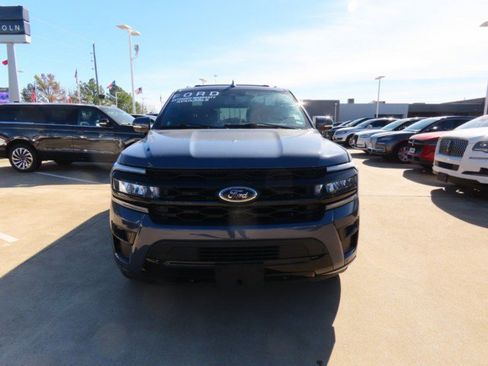 Used 2022 Ford Expedition Max Limited image 4