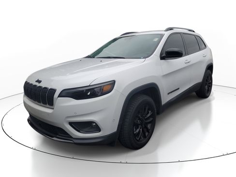 Used 2023 Jeep Cherokee Altitude Lux AWD/4WD image 2