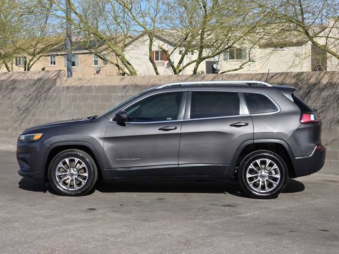 Used 2019 Jeep Cherokee Latitude Plus w/ Comfort/Convenience Group image 6