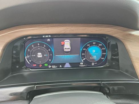 Used 2025 Volkswagen Atlas SE image 19