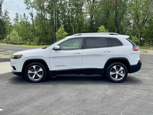 Used 2019 Jeep Cherokee Limited FWD image 11