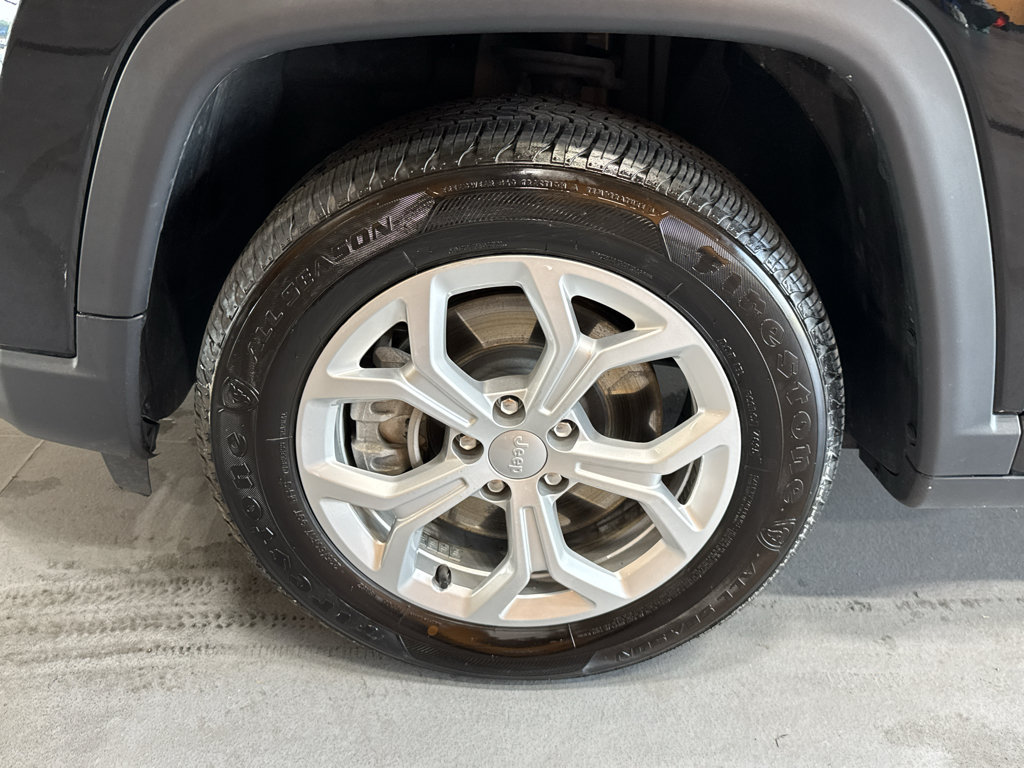 Used 2024 Jeep Compass Latitude AWD/4WD image 9