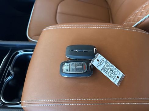 Used 2024 Chrysler Pacifica Pinnacle w/ Trailer Tow Group image 22