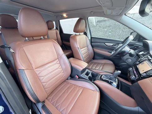 Used 2017 Nissan Rogue SL w/ SL Premium Package image 32