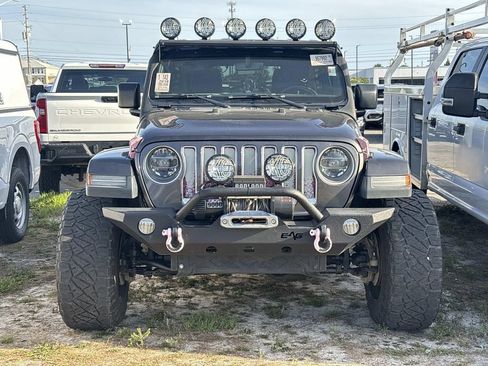 Used 2018 Jeep Wrangler Unlimited Sahara AWD/4WD image 2