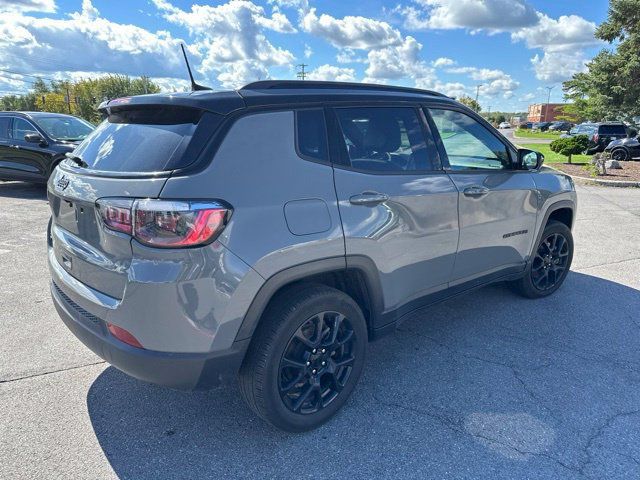Used 2023 Jeep Compass Latitude w/ Sun and Sound Group AWD/4WD image 3