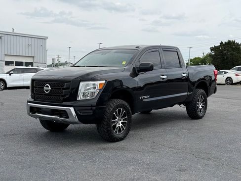 Used 2021 Nissan Titan SV AWD/4WD image 9