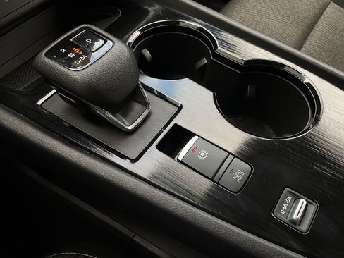 Used 2025 Nissan Rogue SV image 34