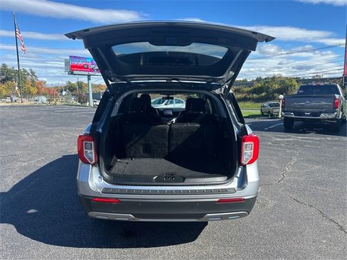 Certified 2022 Ford Explorer XLT w/ Equipment Group 202A image 11