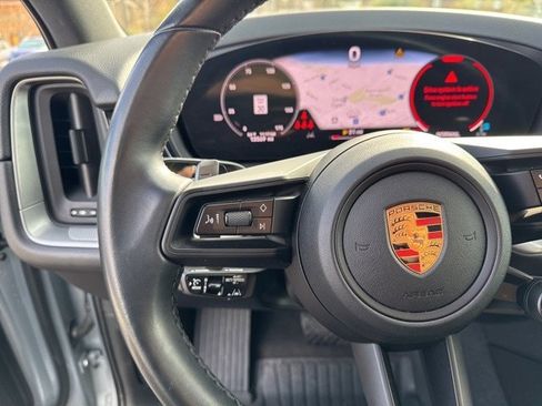 Used 2024 Porsche Cayenne w/ Premium Package image 22