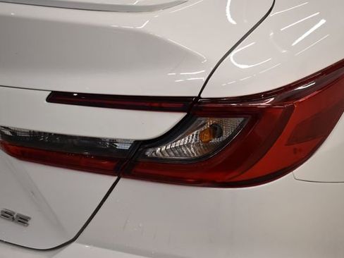 Used 2025 Toyota Camry SE FWD image 12