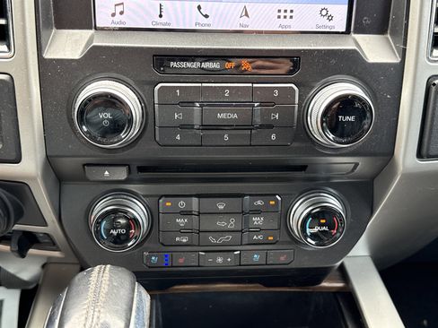 Used 2018 Ford F150 Lariat w/ Equipment Group 502A Luxury AWD/4WD image 20