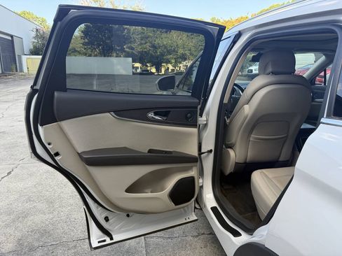 Used 2018 Lincoln MKX Reserve w/ Driver Assistance Package FWD image 22