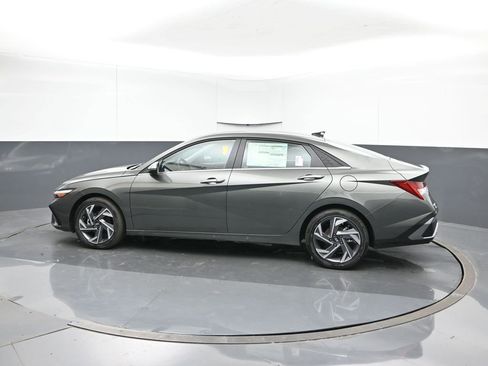 New 2026 Hyundai Elantra Limited image 3