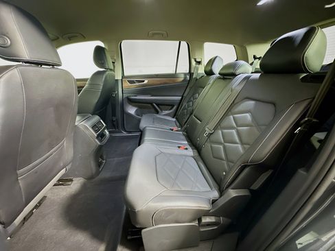 Used 2025 Volkswagen Atlas SE image 29