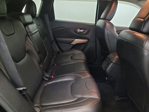 Used 2018 Jeep Cherokee Limited image 19