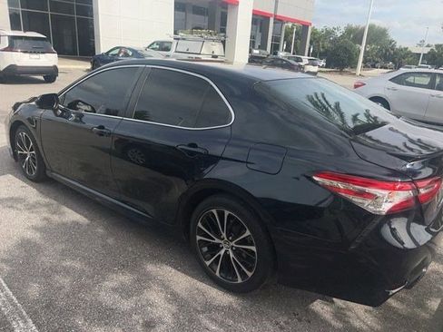 Used 2018 Toyota Camry SE FWD image 10