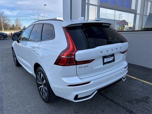 Certified 2023 Volvo XC60 B5 Plus w/ Climate Package image 6