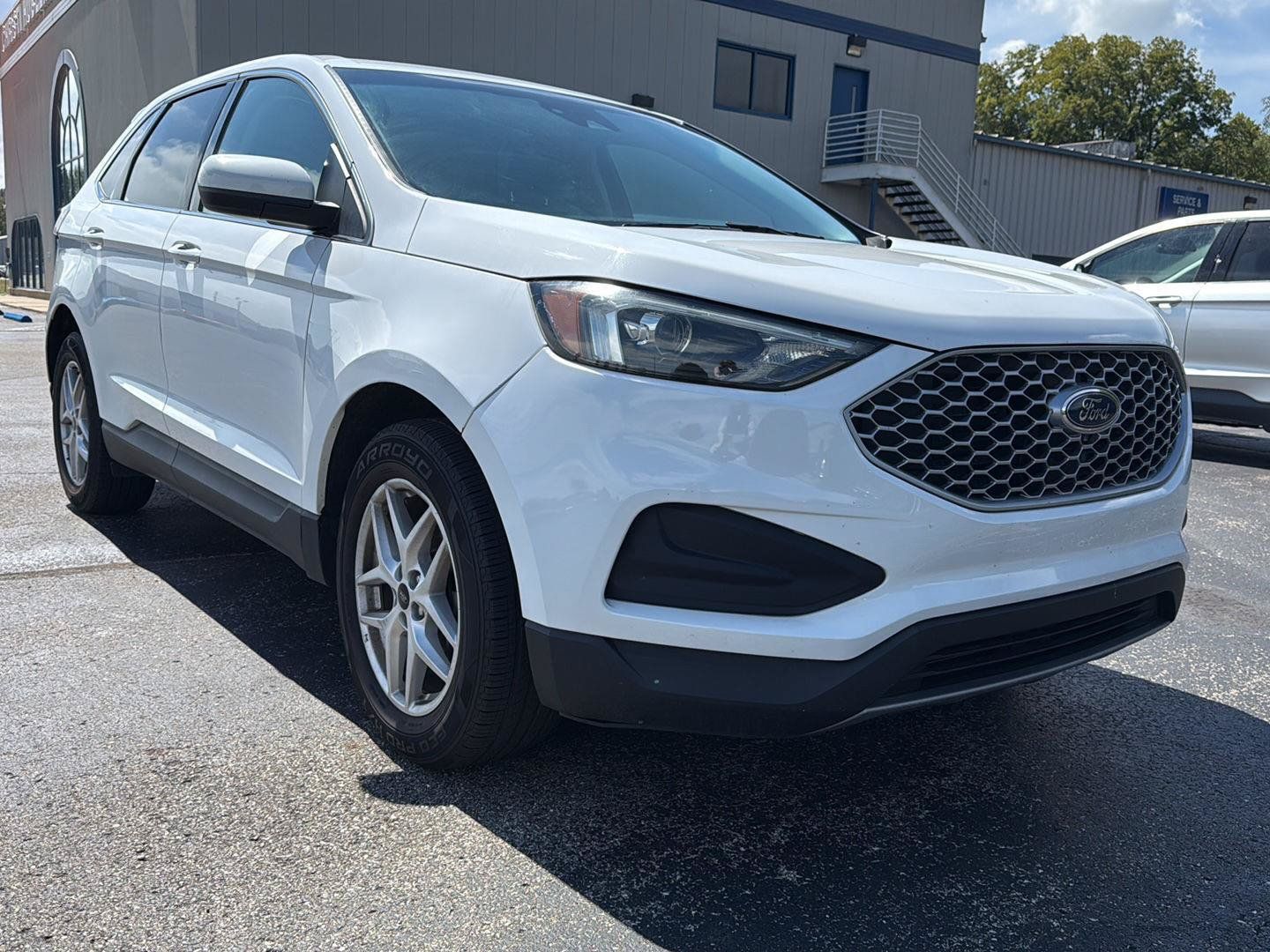 Used 2023 Ford Edge SEL AWD/4WD image 2