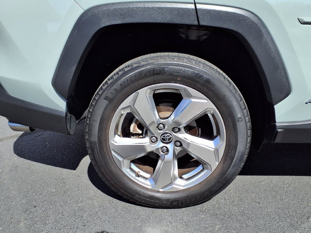 Certified 2021 Toyota RAV4 XLE Premium AWD/4WD image 4