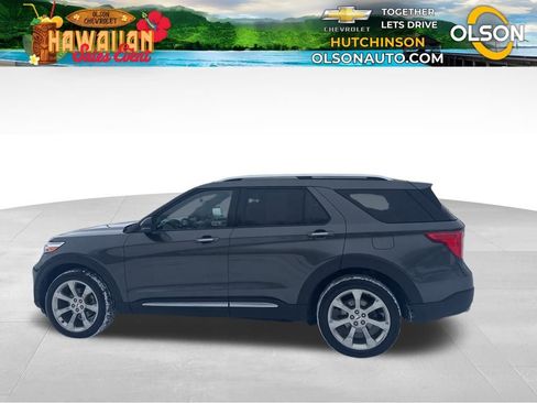 Used 2020 Ford Explorer Platinum w/ Premium Technology Package image 2