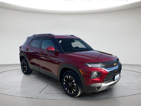 Used 2023 Chevrolet TrailBlazer LT w/ Convenience Package AWD/4WD image 3