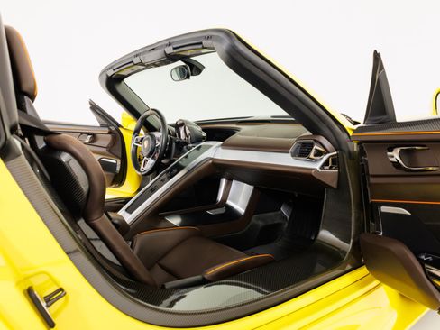 Used 2015 Porsche 918 Spyder AWD/4WD image 32