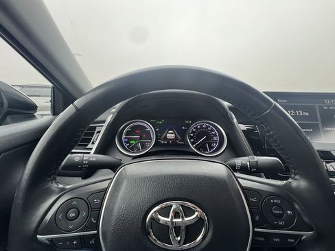 Used 2022 Toyota Camry XLE image 11