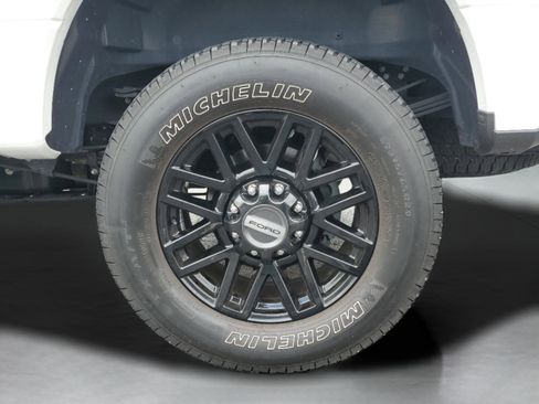 Certified 2022 Ford F350 Lariat w/ Black Appearance Package AWD/4WD image 33