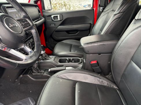 Used 2020 Jeep Gladiator Overland AWD/4WD image 17