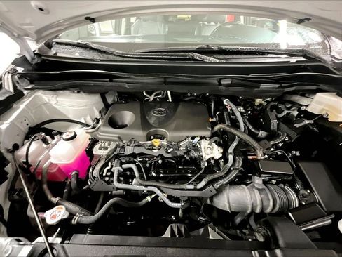 Used 2024 Toyota Sienna XLE FWD image 31