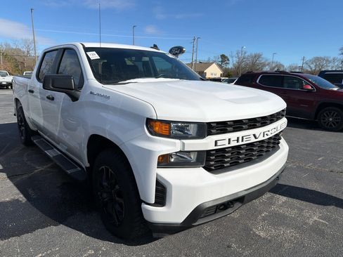 Used 2019 Chevrolet Silverado 1500 Custom w/ Custom Value Package image 2